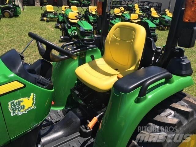 John Deere 3025E جرارات مدمجة