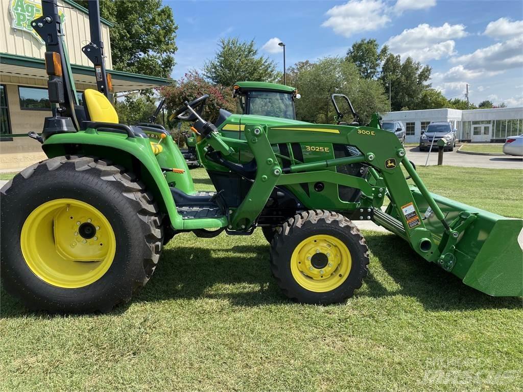 John Deere 3025E جرارات مدمجة