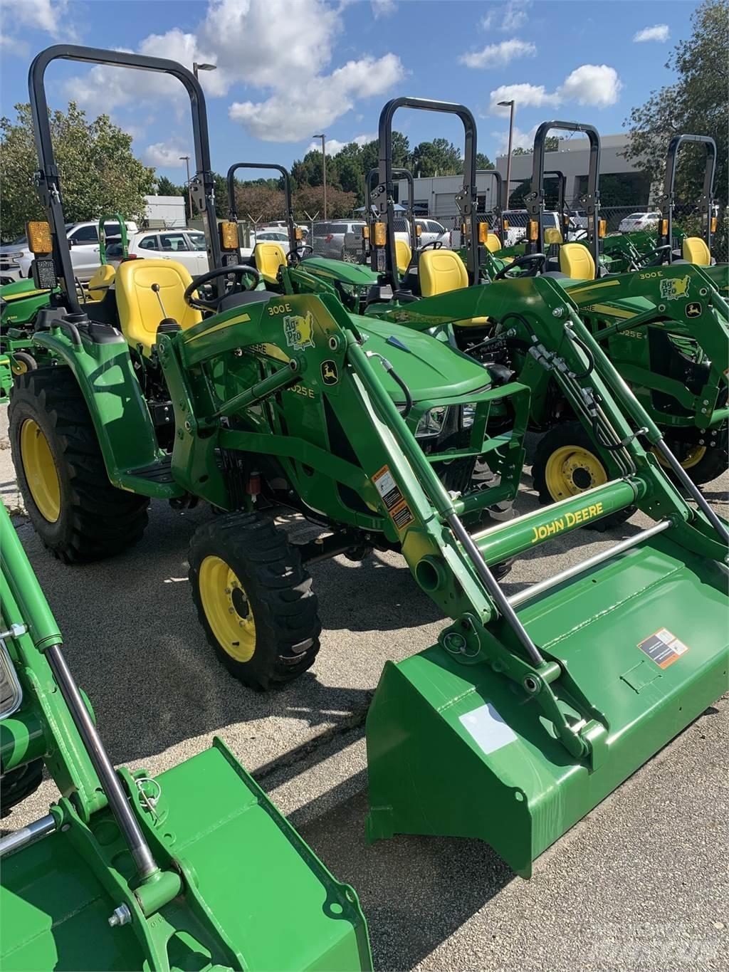 John Deere 3025E جرارات مدمجة