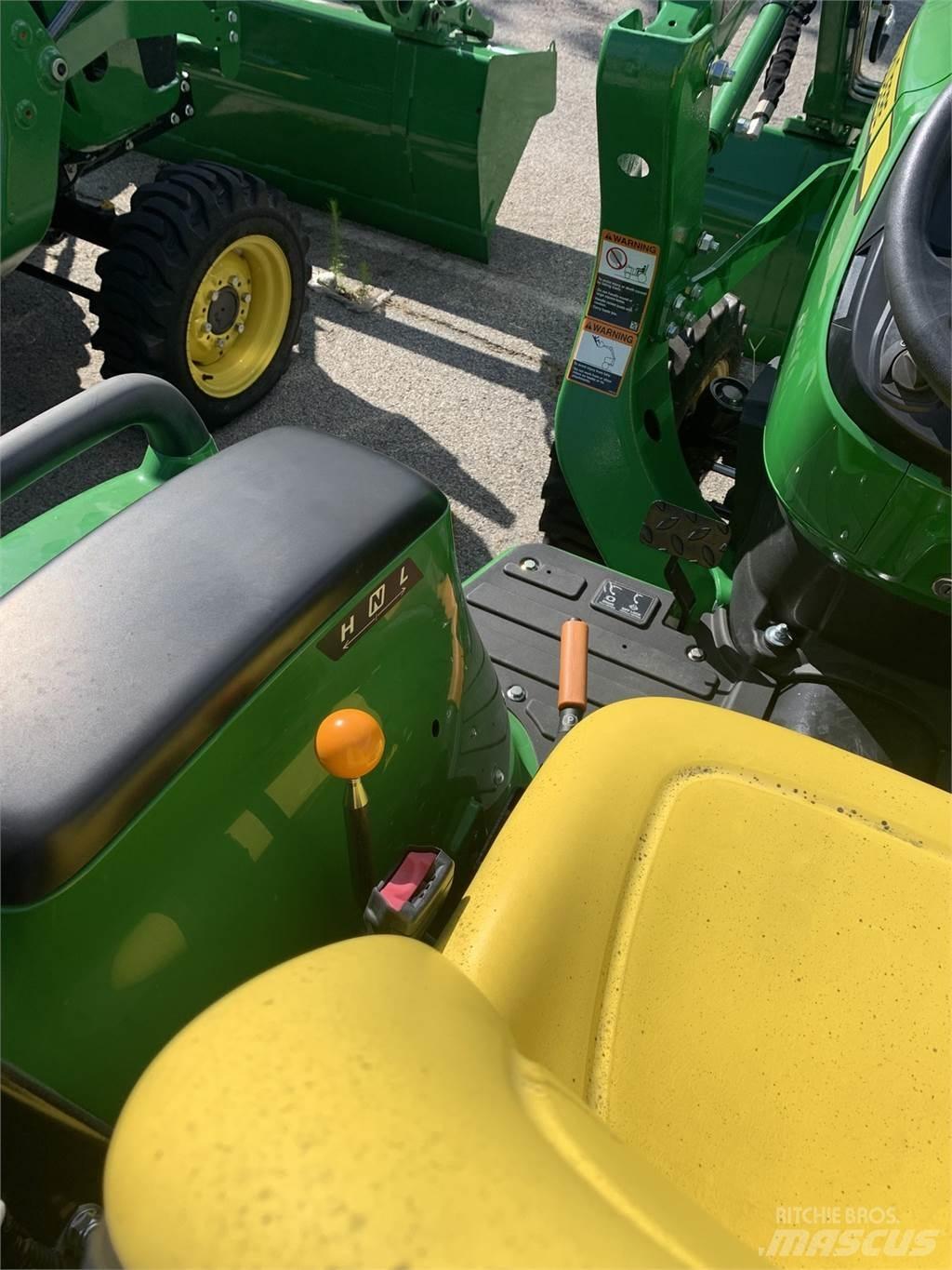 John Deere 3025E جرارات مدمجة