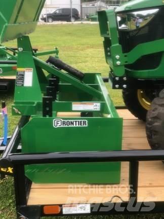 John Deere 3032E جرارات مدمجة
