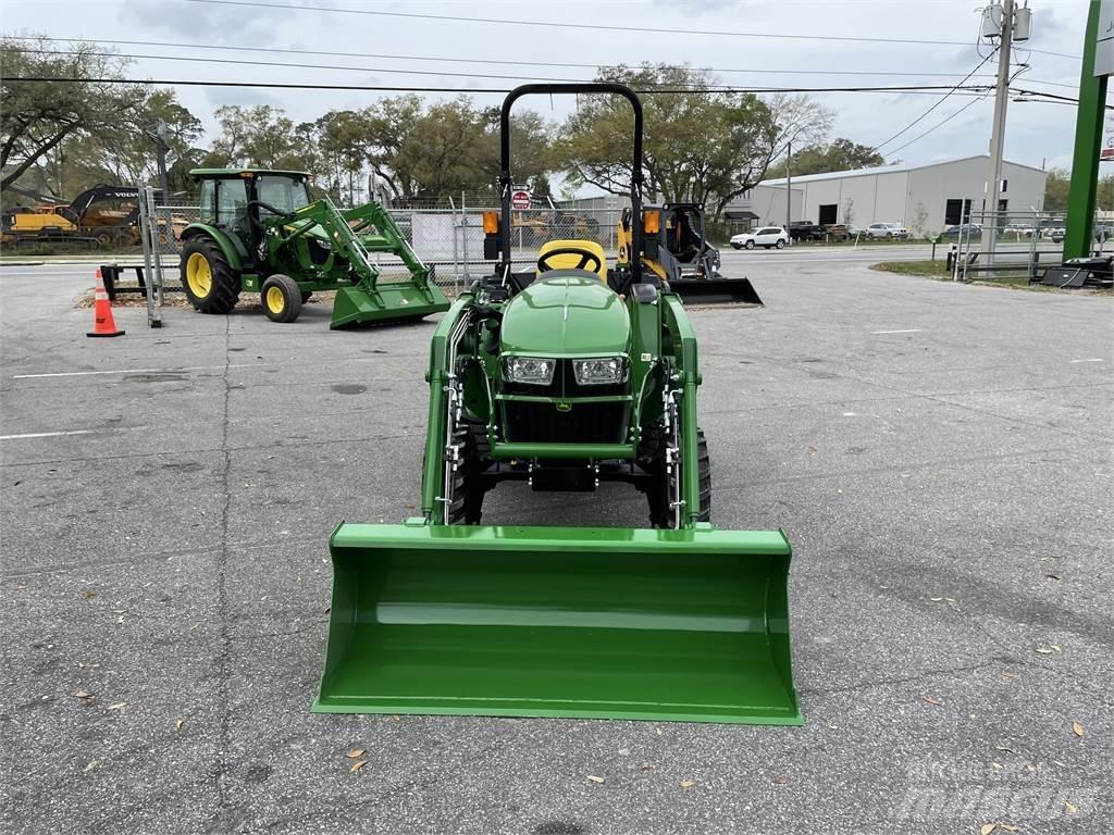 John Deere 3032E جرارات مدمجة