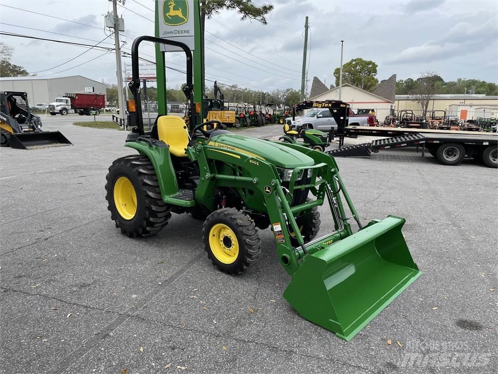 John Deere 3032E جرارات مدمجة