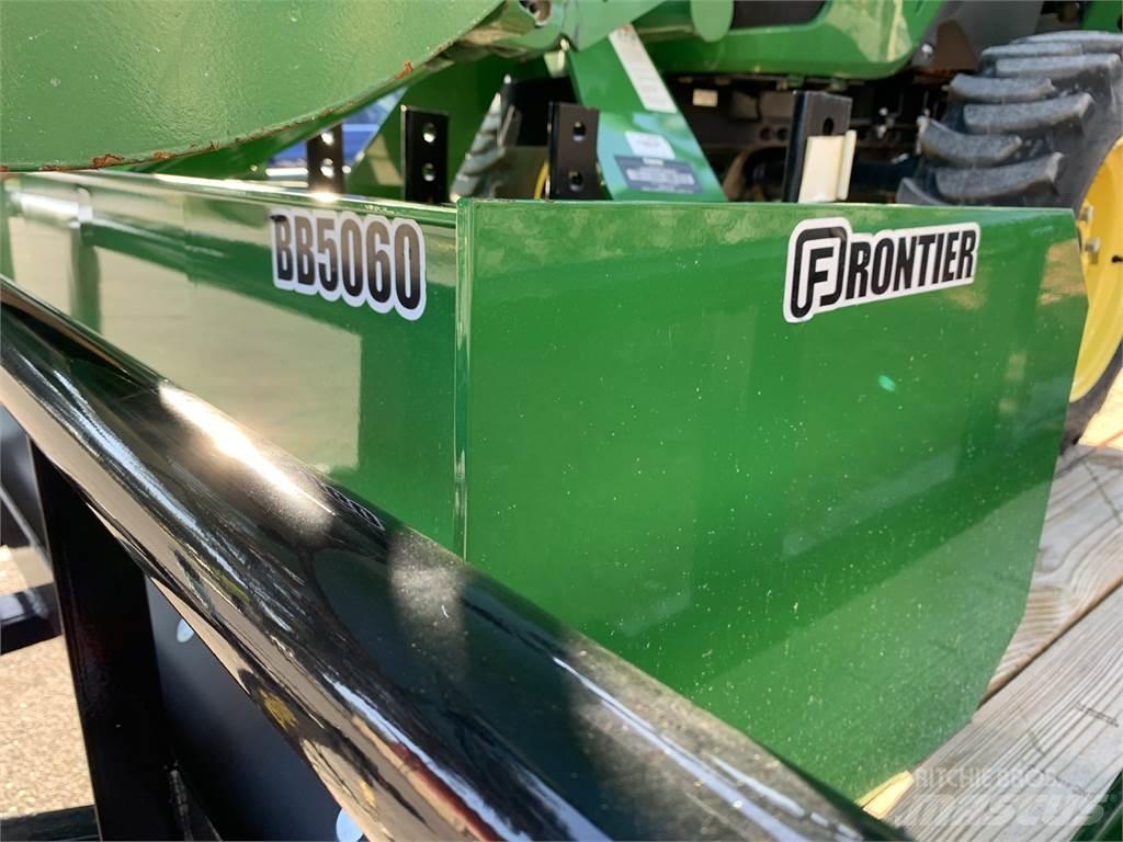 John Deere 3032E جرارات مدمجة