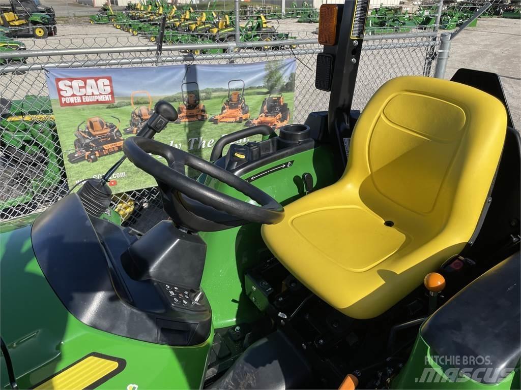 John Deere 3032E جرارات مدمجة