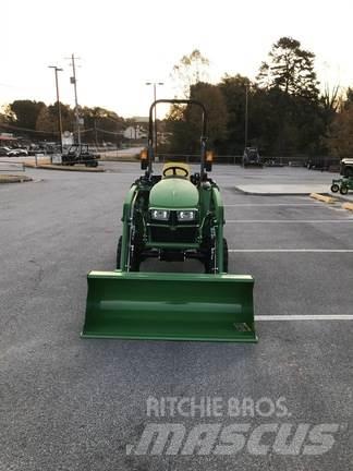 John Deere 3032E جرارات مدمجة