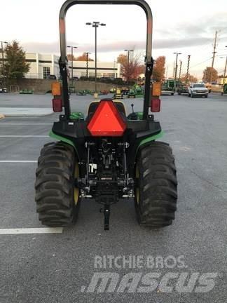 John Deere 3032E جرارات مدمجة
