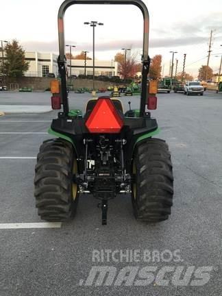 John Deere 3032E جرارات مدمجة