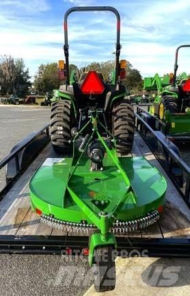 John Deere 3032E جرارات مدمجة