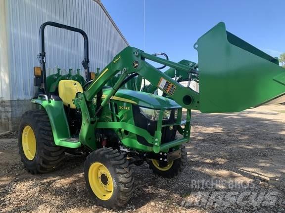 John Deere 3032E جرارات مدمجة