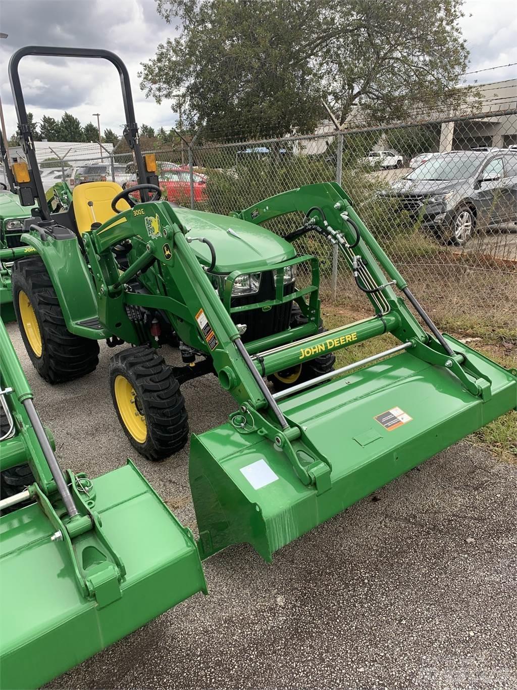 John Deere 3032E جرارات مدمجة