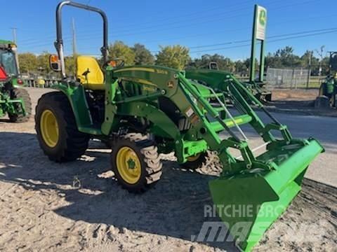 John Deere 3033R جرارات مدمجة