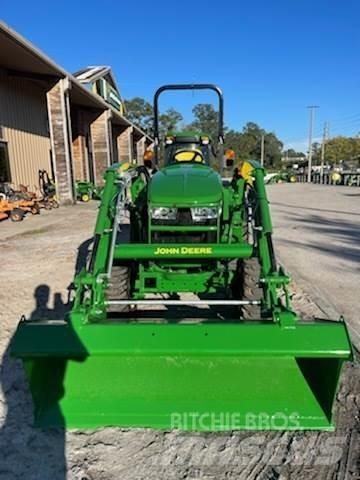 John Deere 3033R جرارات مدمجة