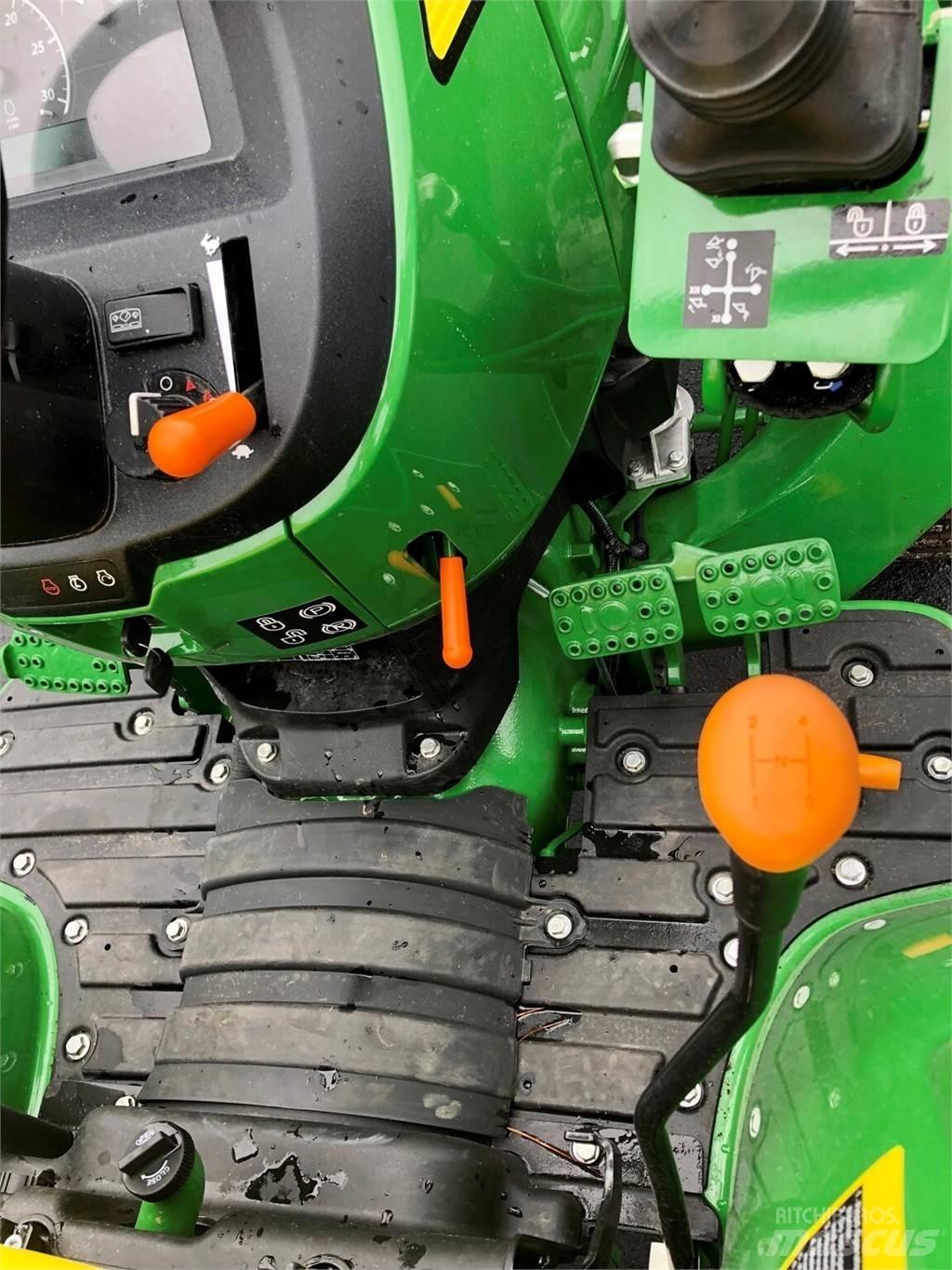 John Deere 3035D جرارات مدمجة