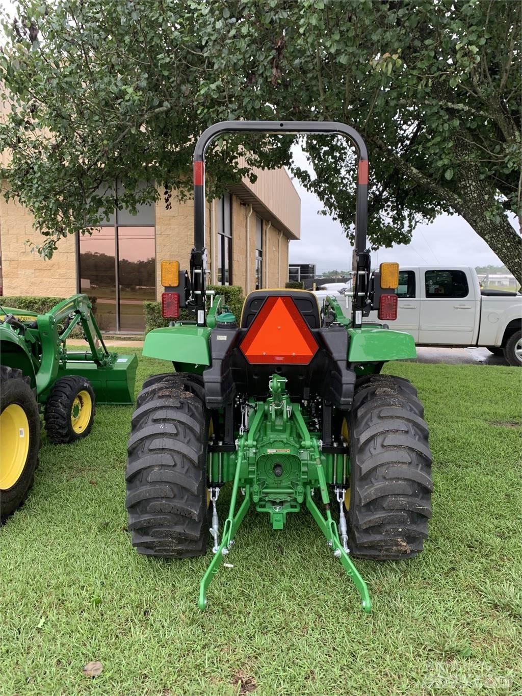 John Deere 3035D جرارات مدمجة