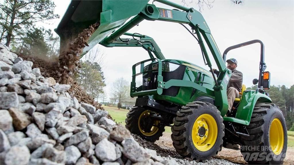 John Deere 3038E جرارات مدمجة