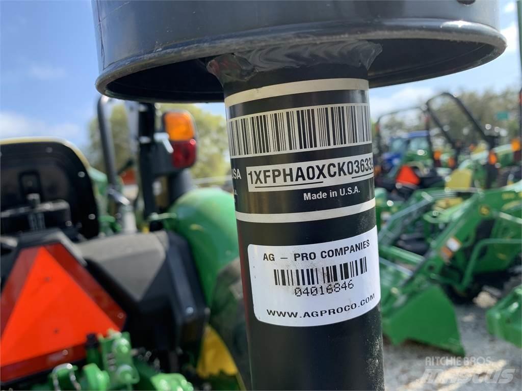 John Deere 3038E جرارات مدمجة