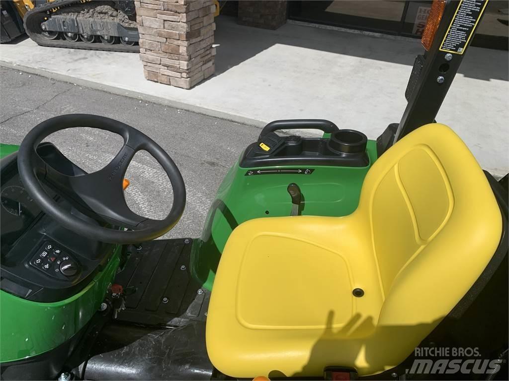 John Deere 3038E جرارات مدمجة