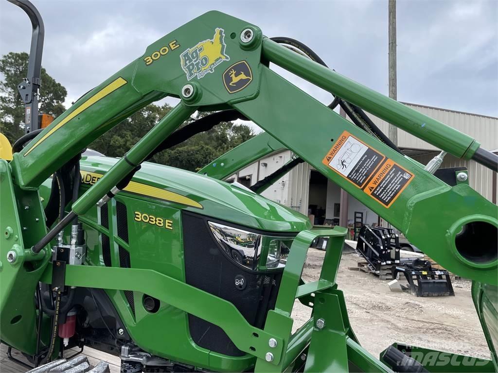 John Deere 3038E جرارات مدمجة