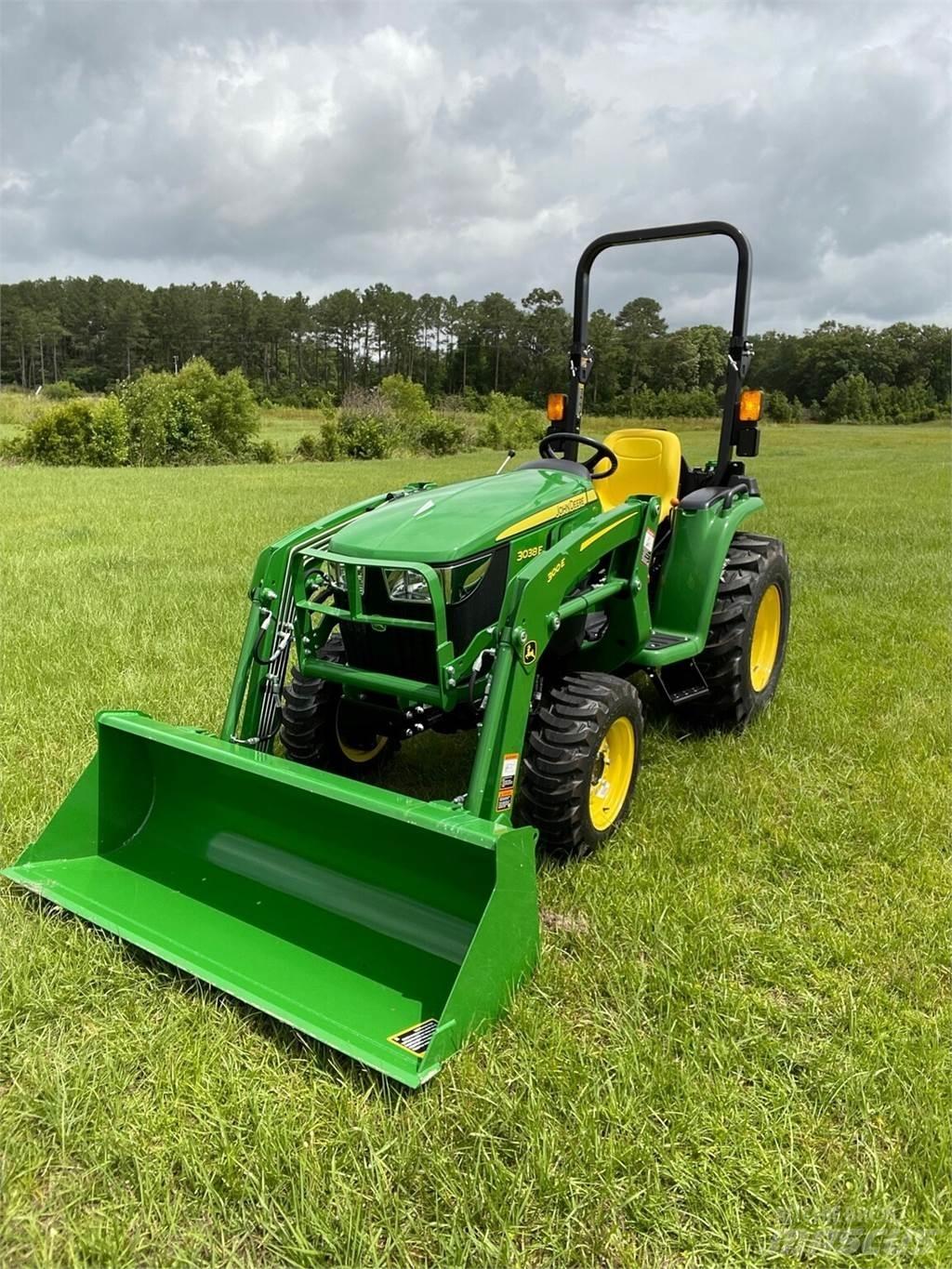 John Deere 3038E جرارات مدمجة