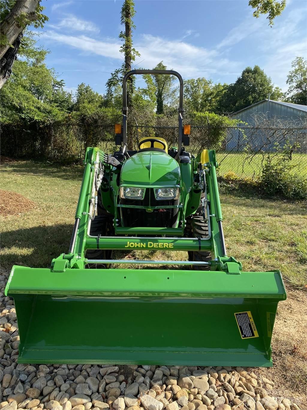 John Deere 3038E جرارات مدمجة