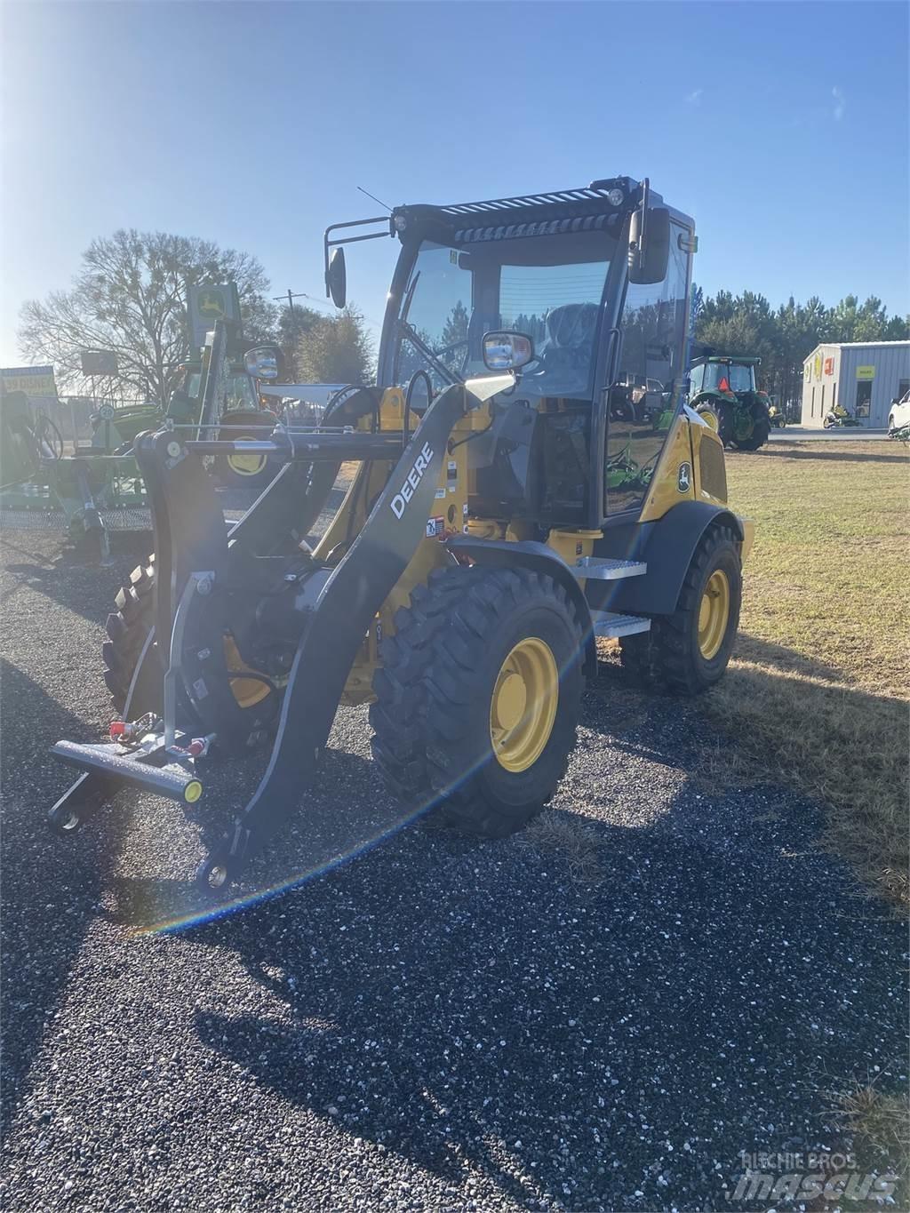 John Deere 304 G لوادر صغيرة