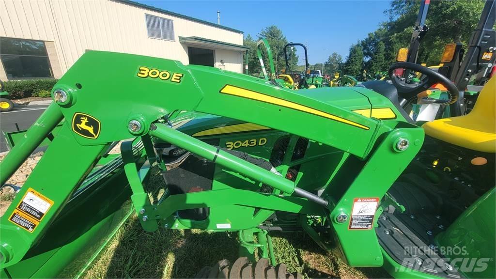 John Deere 3043D الجرارات