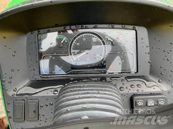 John Deere 3046R الجرارات