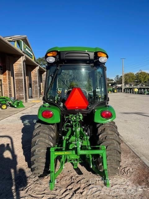 John Deere 3046R الجرارات
