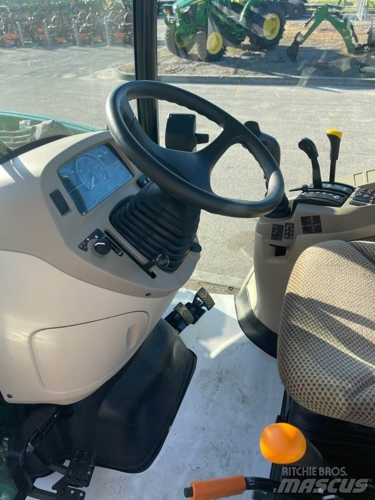 John Deere 3046R الجرارات
