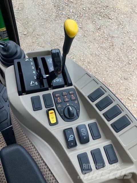 John Deere 3046R الجرارات