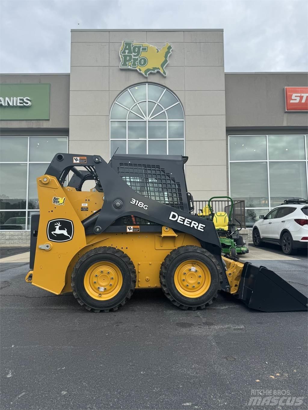 John Deere 318G لوادر انزلاقية التوجيه