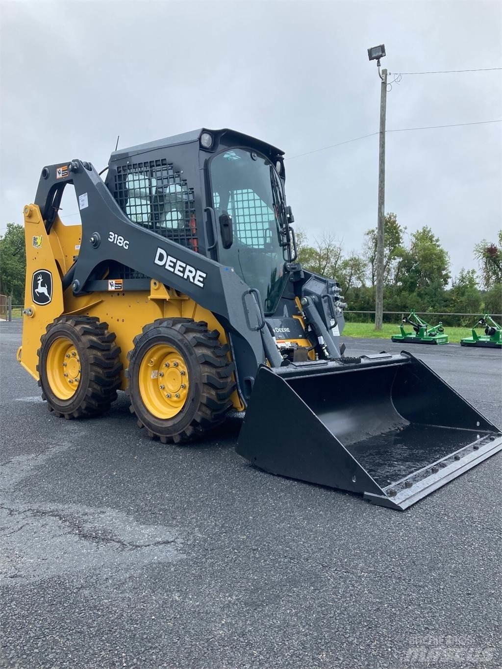 John Deere 318G لوادر انزلاقية التوجيه