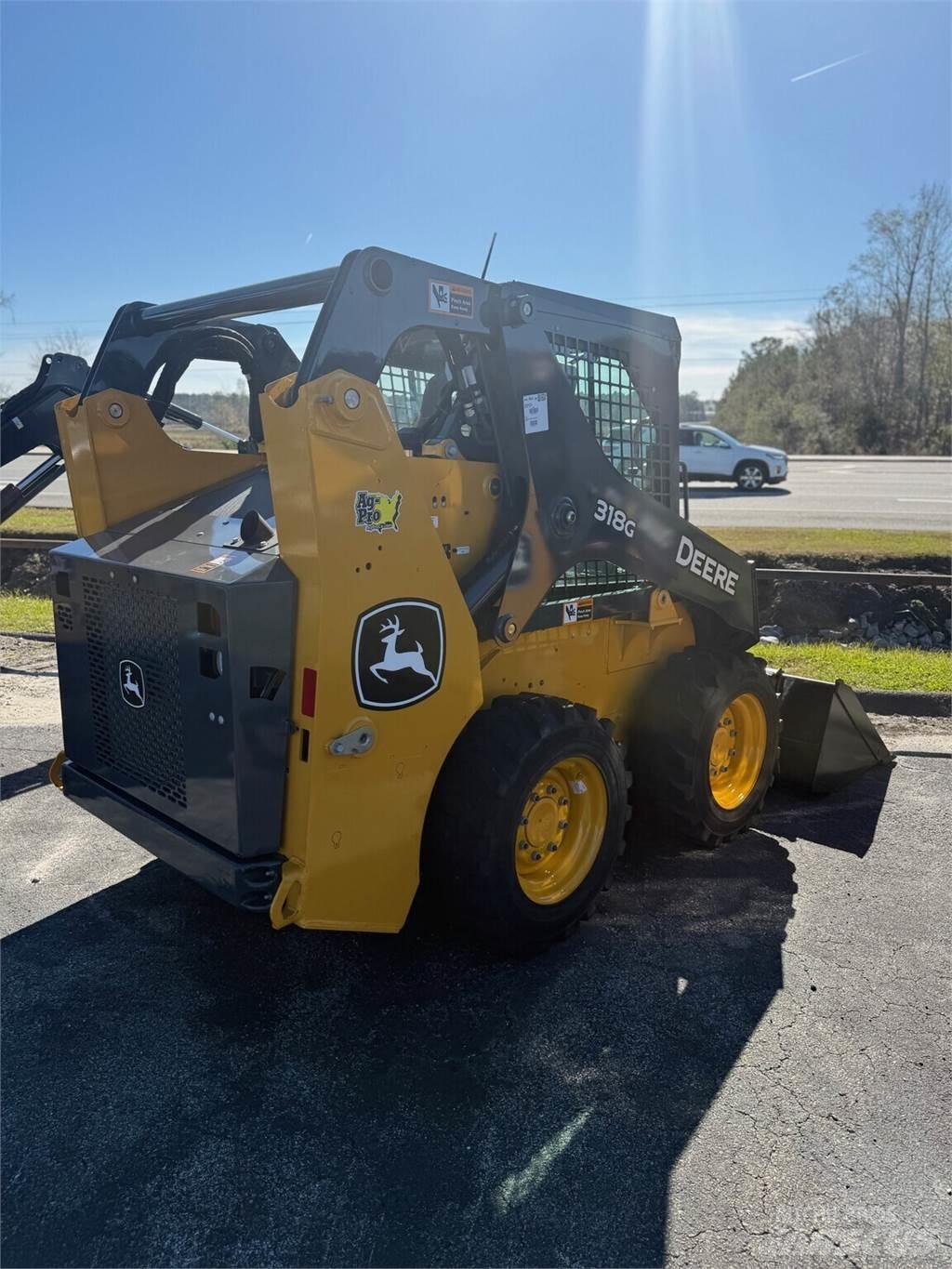 John Deere 318G لوادر انزلاقية التوجيه
