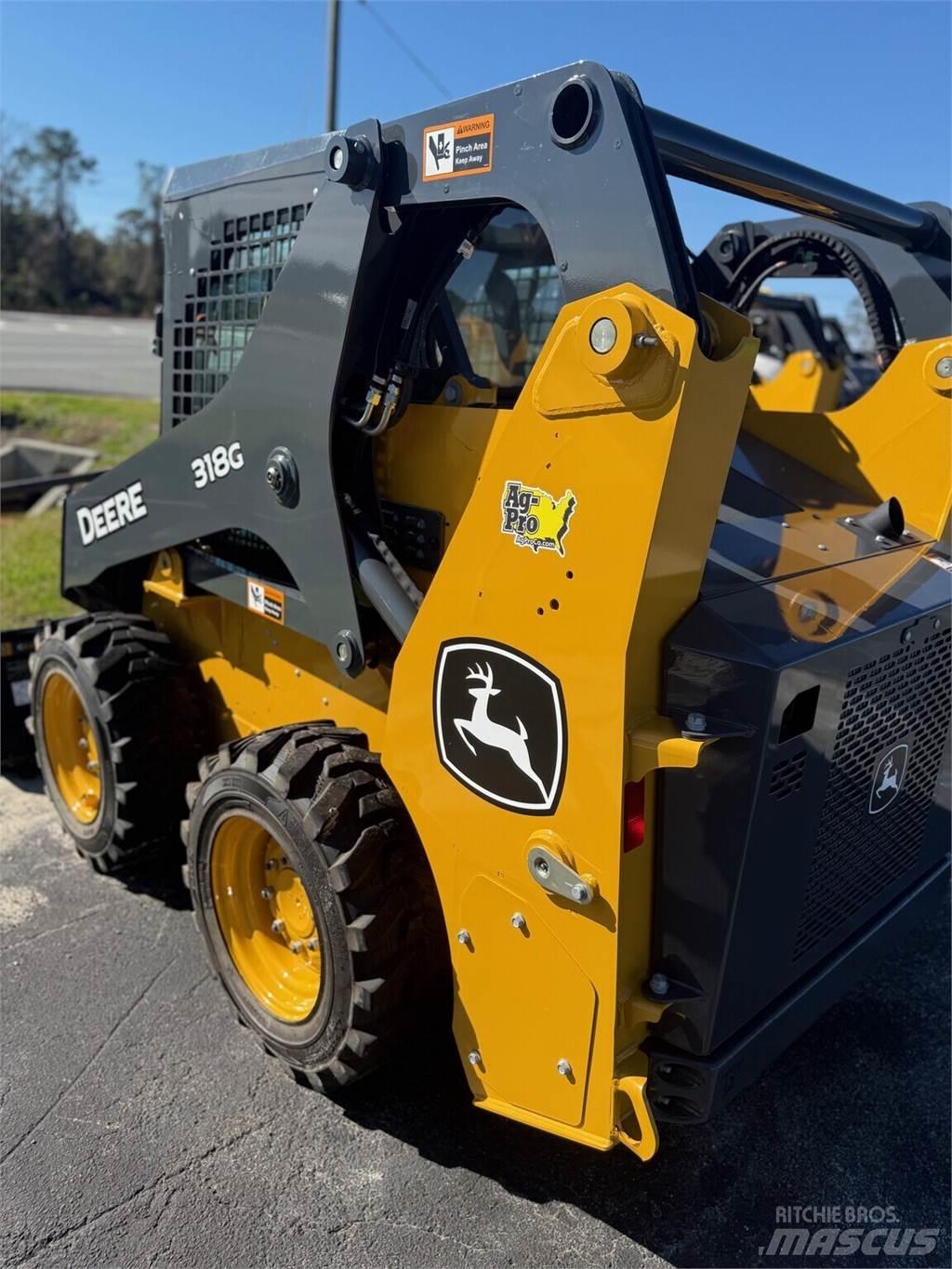 John Deere 318G لوادر انزلاقية التوجيه