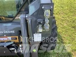 John Deere 318G لوادر انزلاقية التوجيه