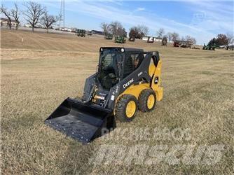 John Deere 318G لوادر انزلاقية التوجيه