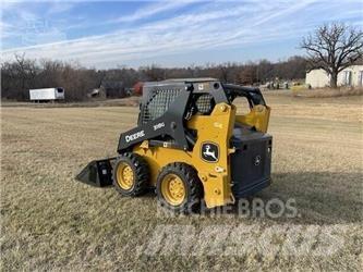John Deere 318G لوادر انزلاقية التوجيه