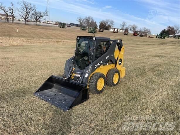 John Deere 318G لوادر انزلاقية التوجيه