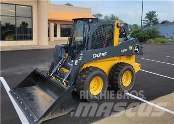 John Deere 320G لوادر انزلاقية التوجيه