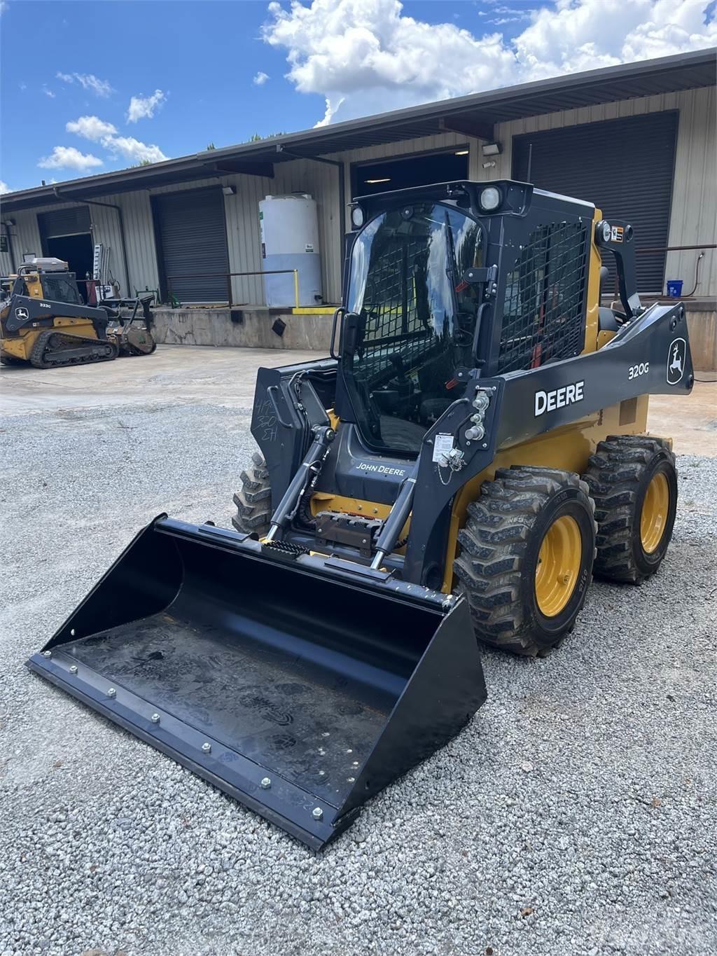 John Deere 320G لوادر انزلاقية التوجيه