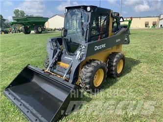 John Deere 320G لوادر انزلاقية التوجيه