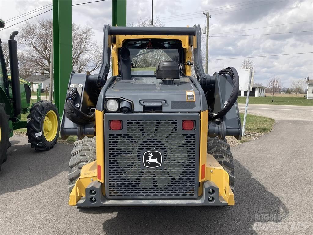 John Deere 324G لوادر انزلاقية التوجيه
