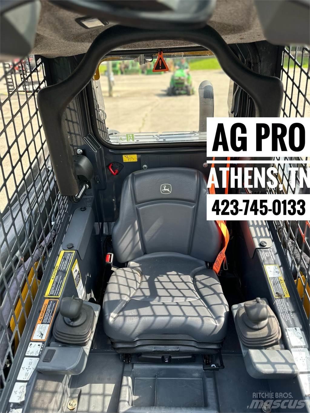 John Deere 324G لوادر انزلاقية التوجيه