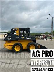 John Deere 324G لوادر انزلاقية التوجيه