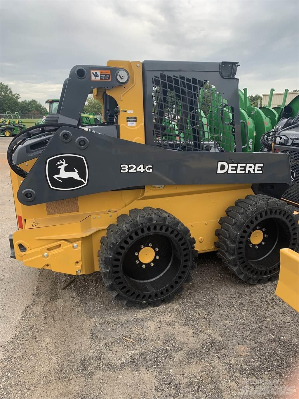 John Deere 324G لوادر انزلاقية التوجيه