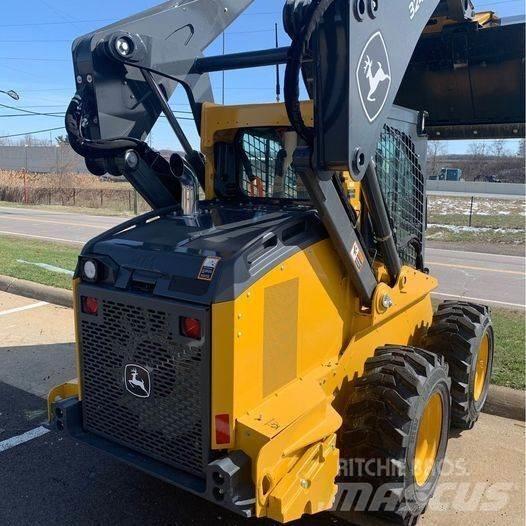 John Deere 324G لوادر انزلاقية التوجيه