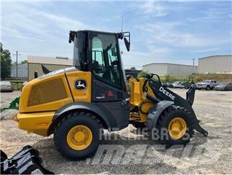 John Deere 324P لوادر بعجل