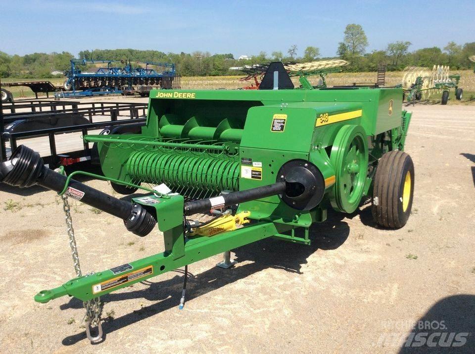 John Deere 348 محزمات مربعة