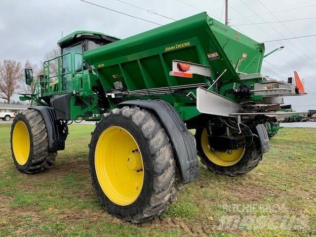 John Deere 400R الرشاشات